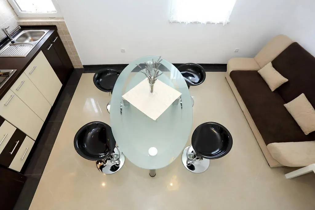 Apartmani Mlinar Горни-Карин