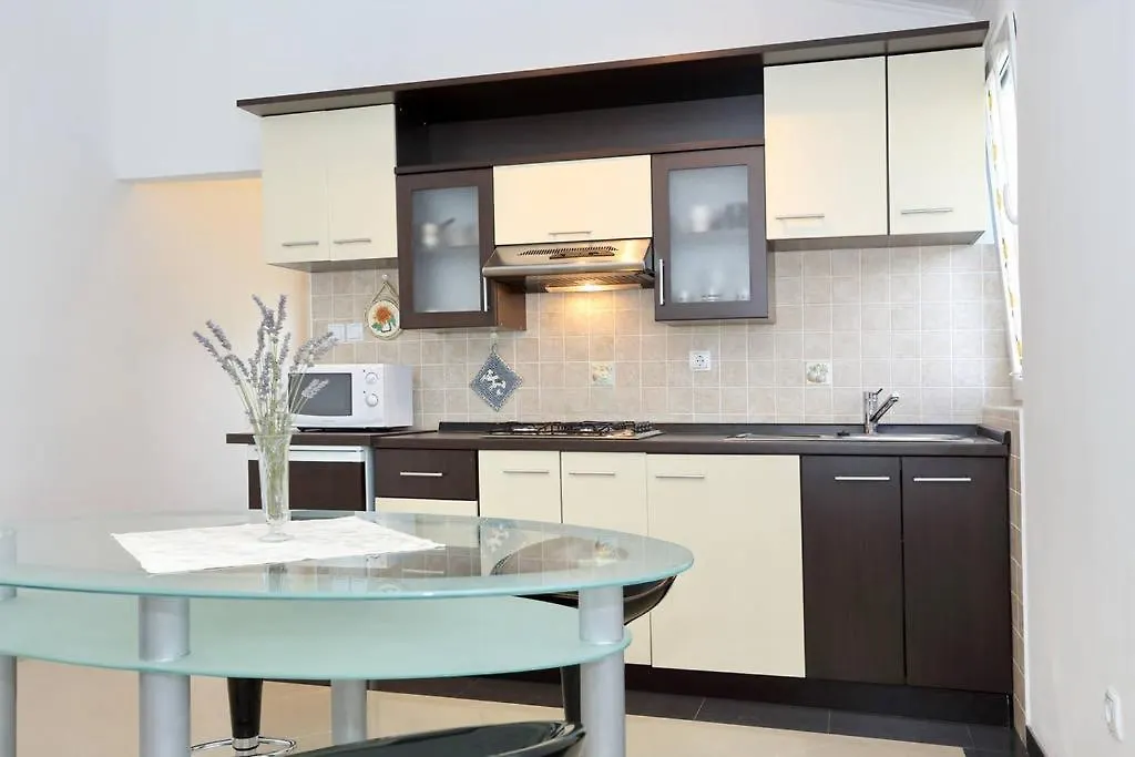 Apartmani Mlinar Горни-Карин